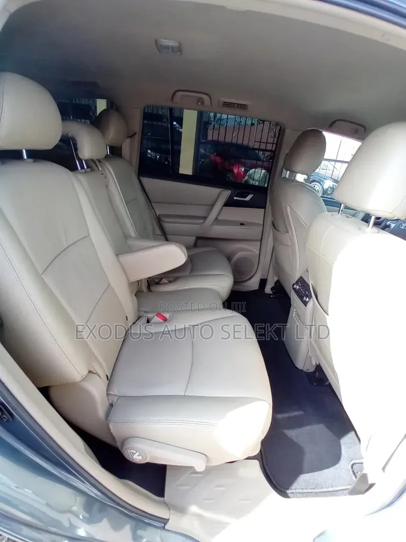 Toyota Highlander 2011 Blue