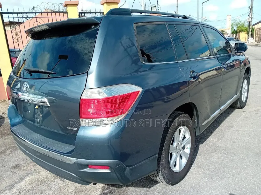 Toyota Highlander 2011 Blue