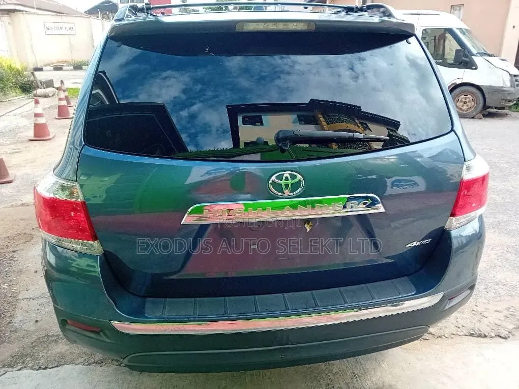Toyota Highlander 2011 Blue