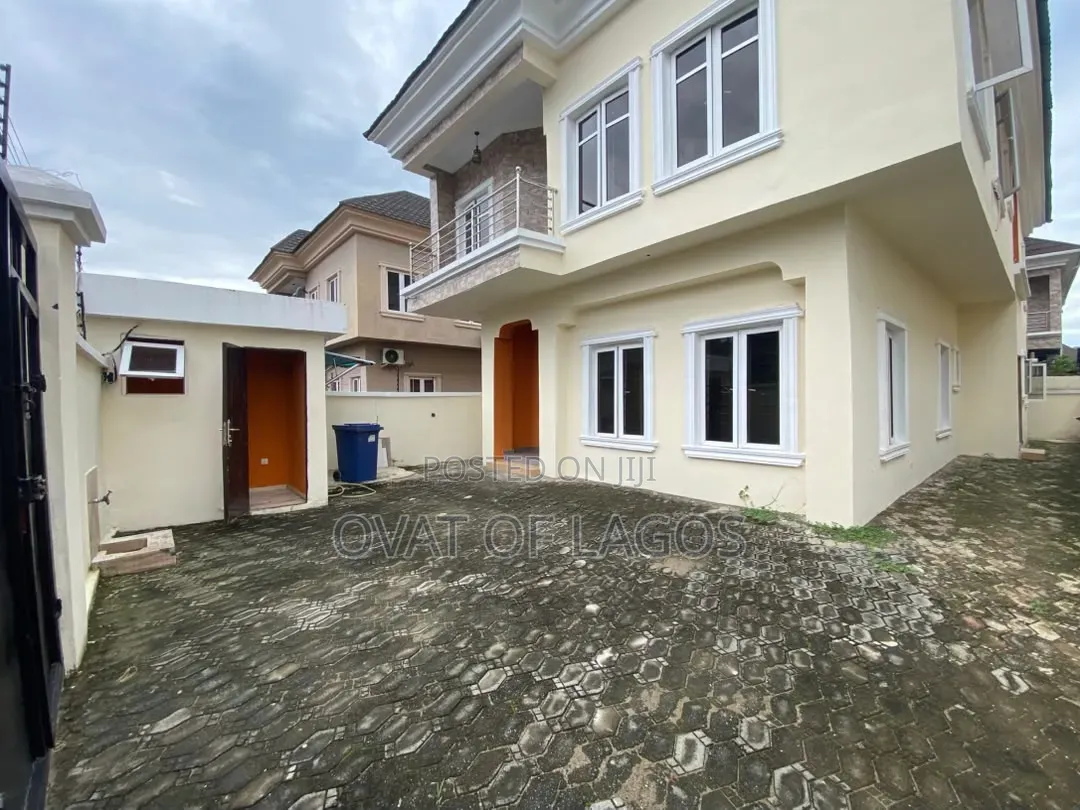 5bdrm Duplex in Ikota for rent