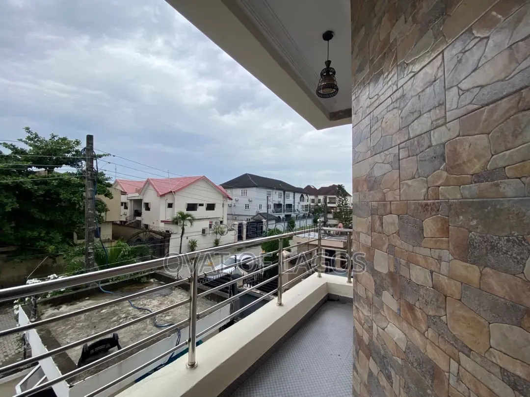 5bdrm Duplex in Ikota for rent