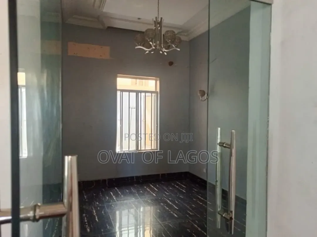 4bdrm Duplex in Chevron for rent