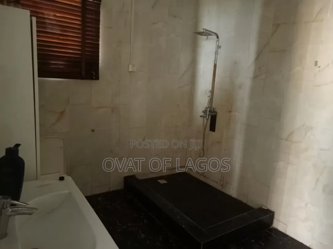 4bdrm Duplex in Chevron for rent