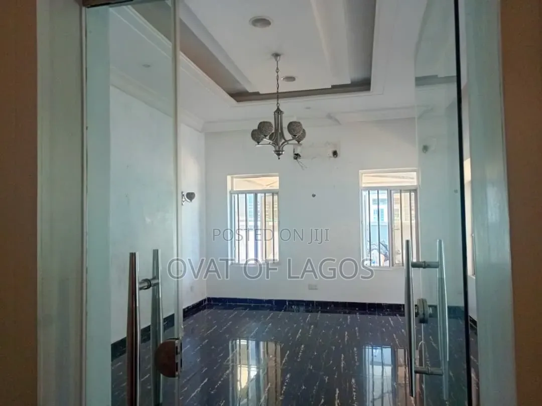4bdrm Duplex in Chevron for rent