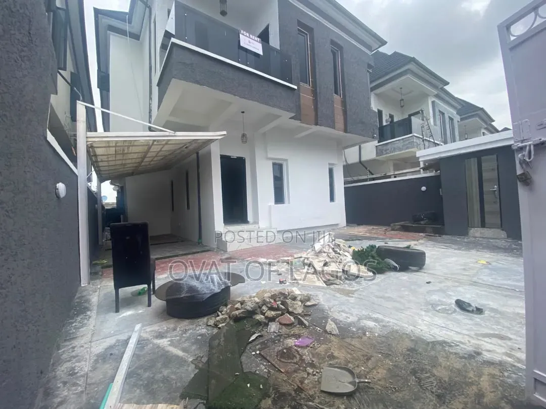 5bdrm Duplex in Chevron for rent