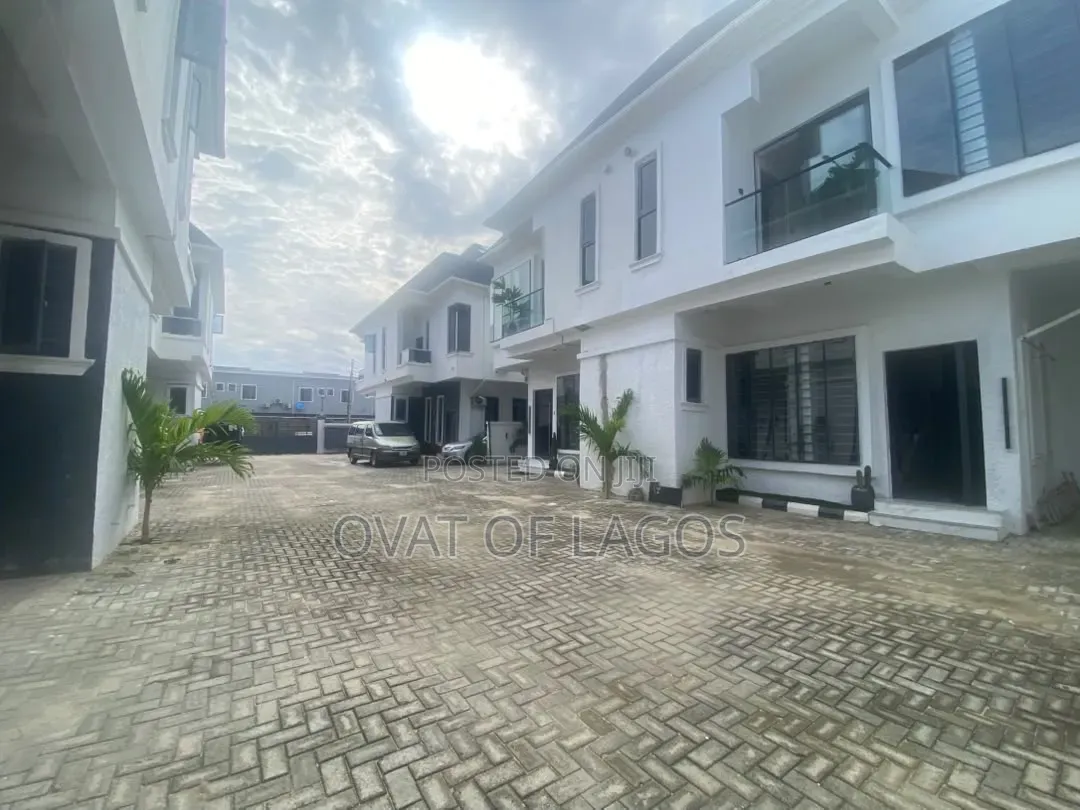 4bdrm Duplex in Chevron for rent