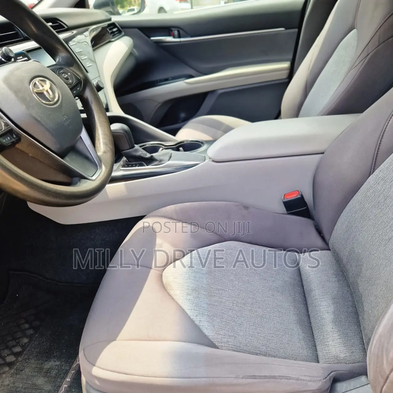 Toyota Camry LE FWD 2020 Silver