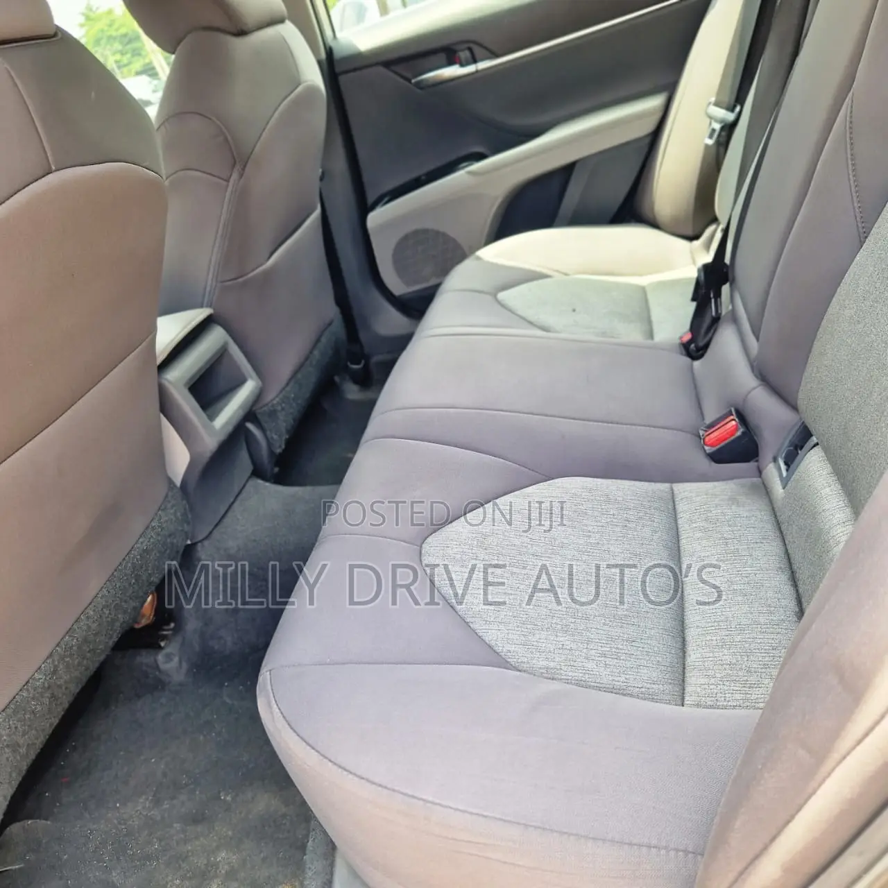 Toyota Camry LE FWD 2020 Silver