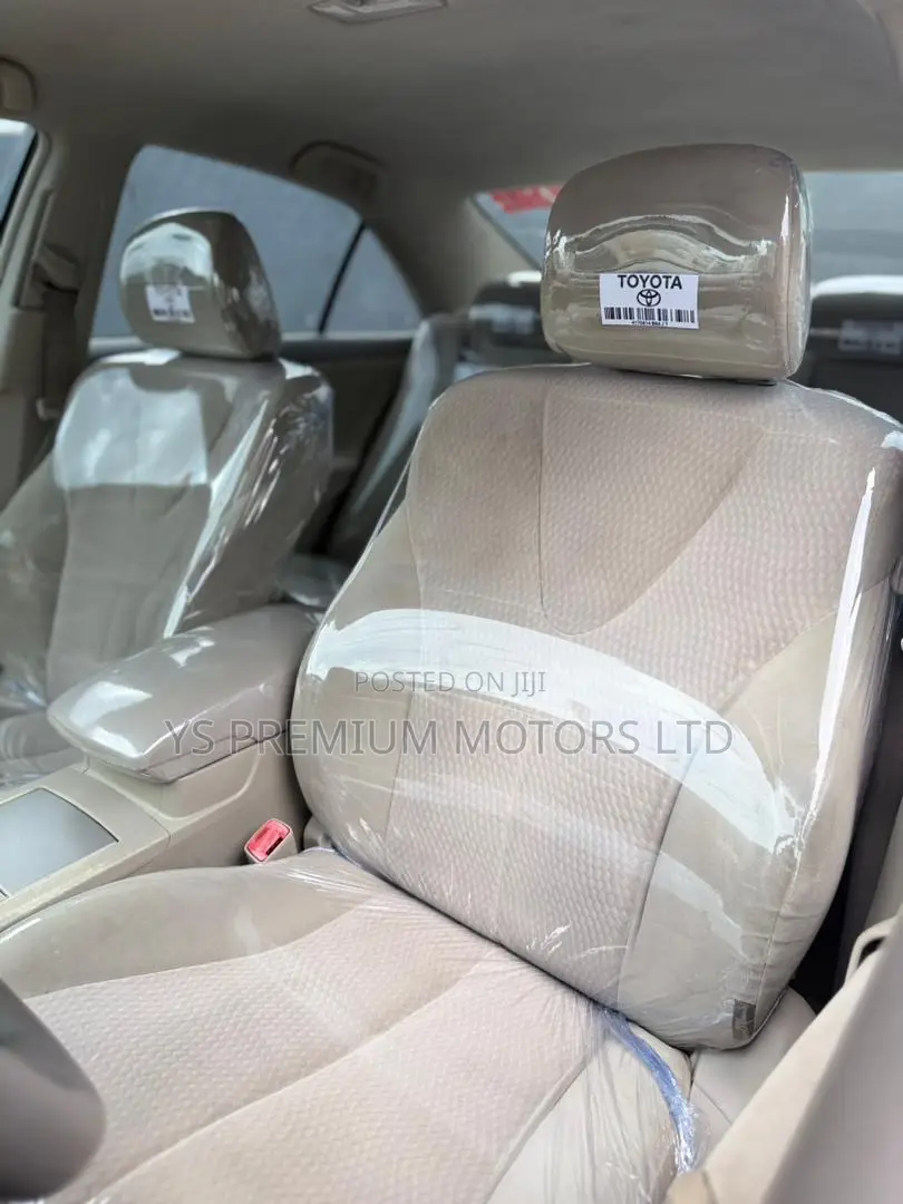 Toyota Camry LE 4dr Sedan (2.5L 4cyl 6AM) 2010 Gray