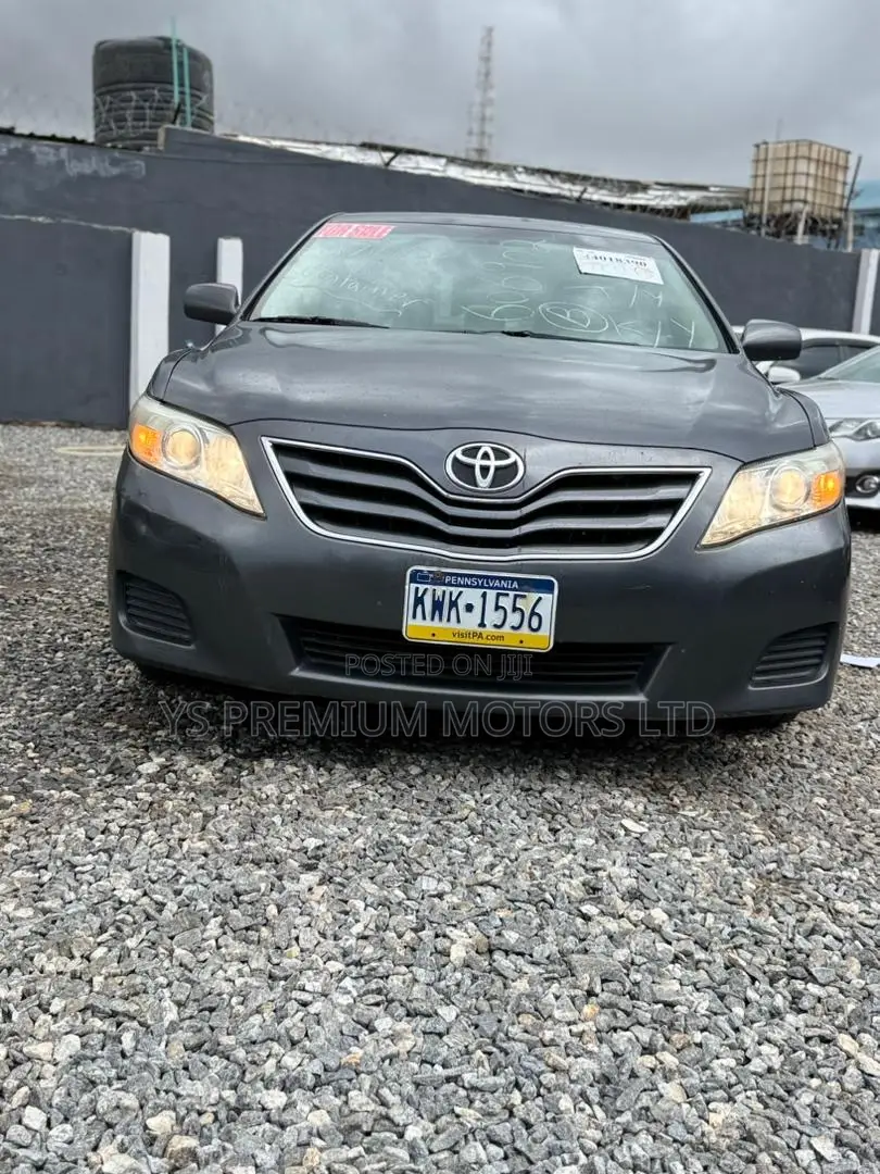Toyota Camry LE 4dr Sedan (2.5L 4cyl 6AM) 2010 Gray