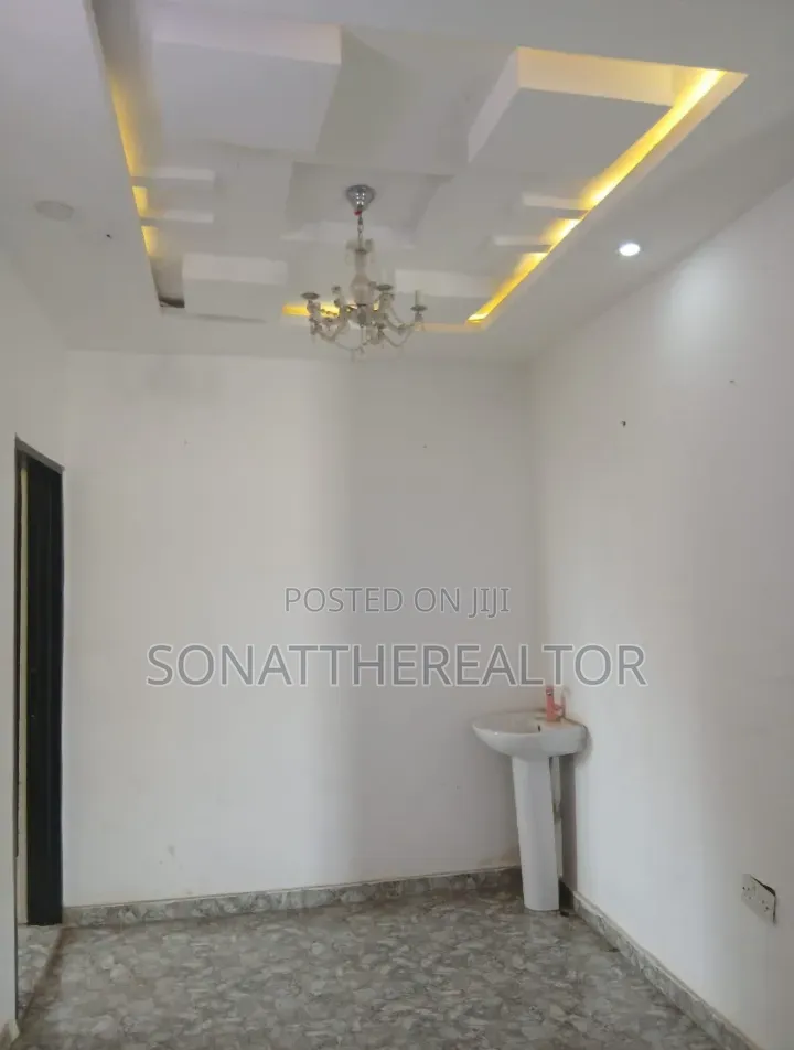 3bdrm Apartment in Akoto, Akala Express for rent