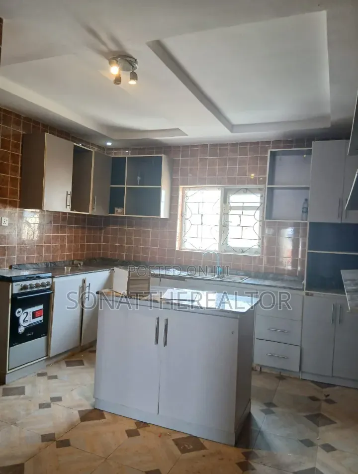 3bdrm Apartment in Akoto, Akala Express for rent