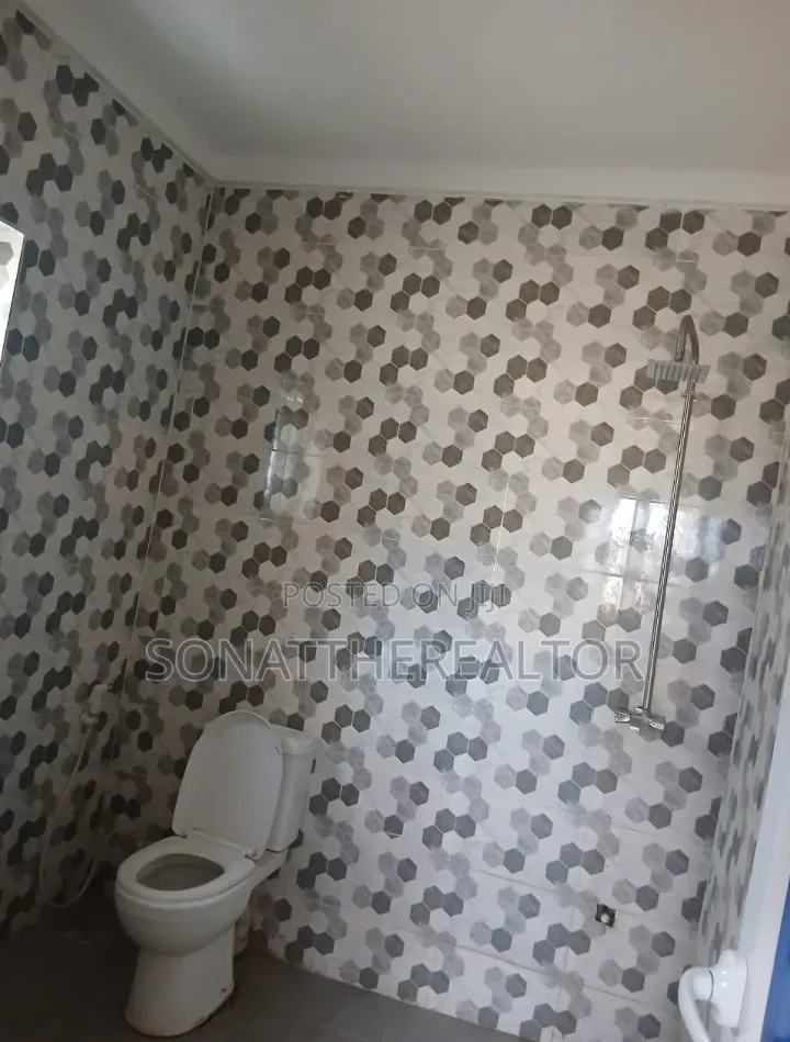 3bdrm Apartment in Akoto, Akala Express for rent