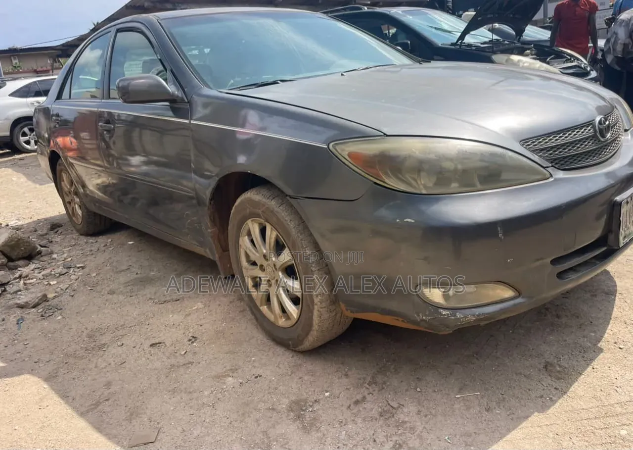 Toyota Camry 2004 Gray