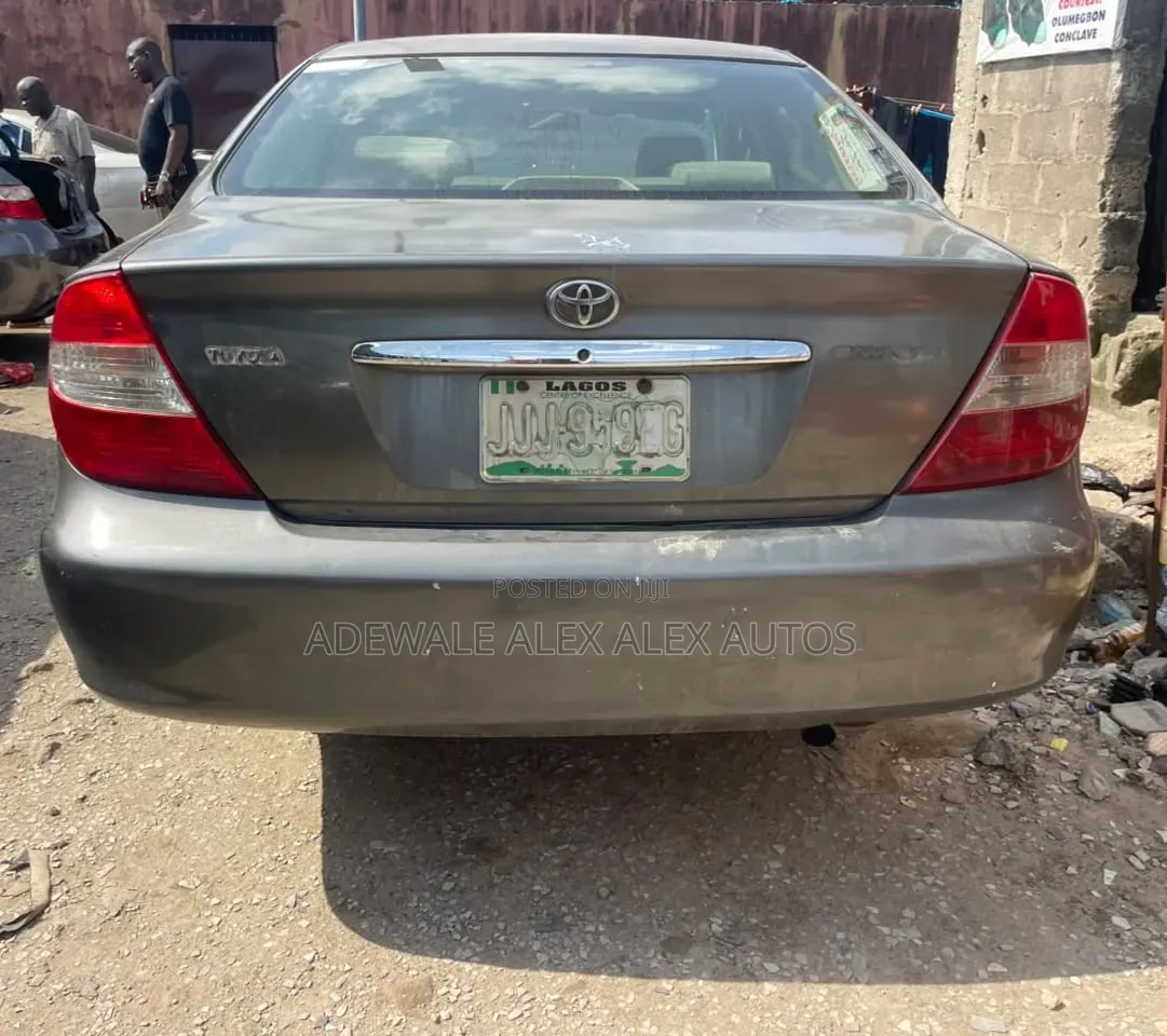 Toyota Camry 2004 Gray