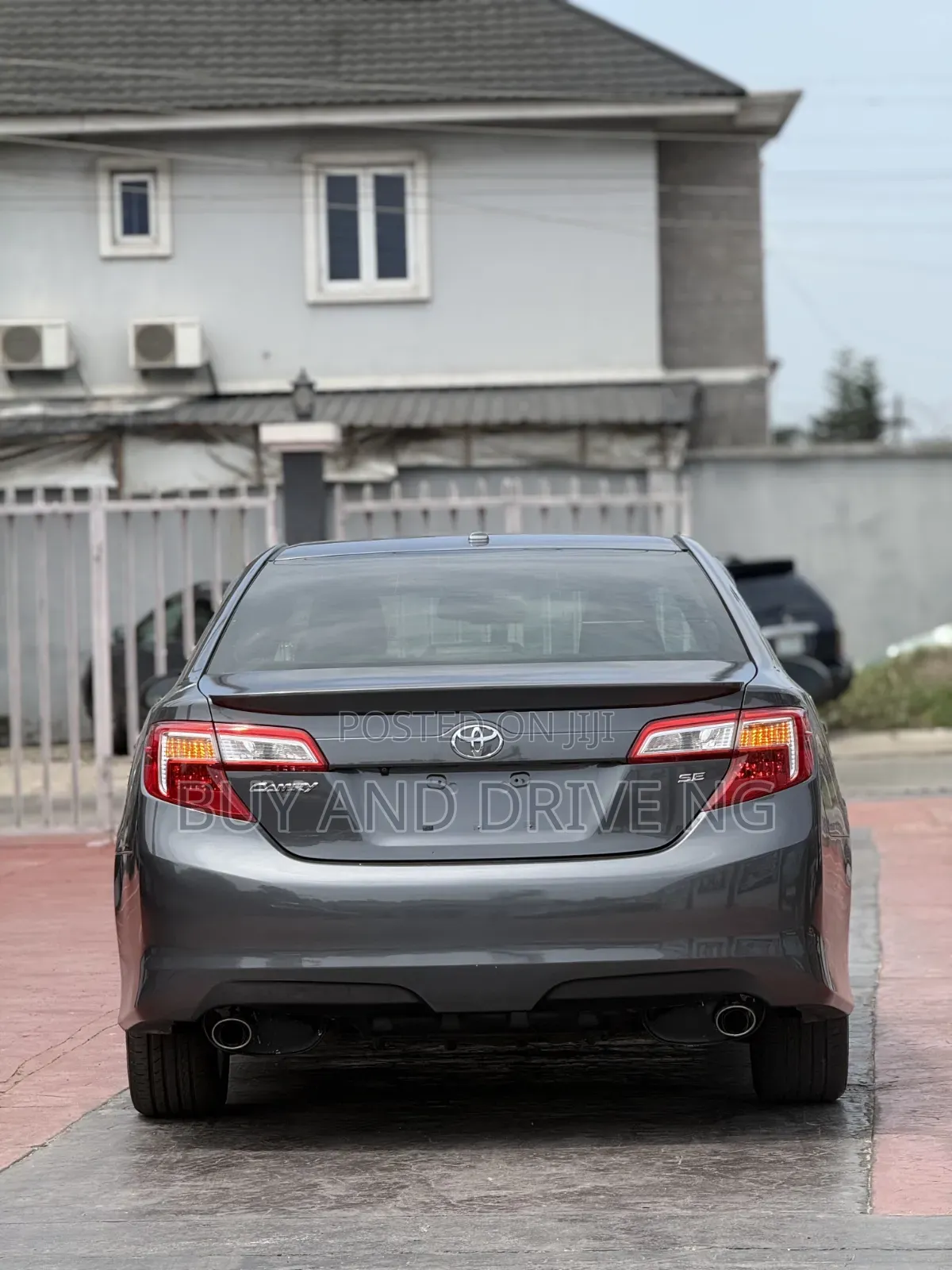 Toyota Camry SE 4dr Sedan (2.5L 4cyl 6A) 2012 Gray