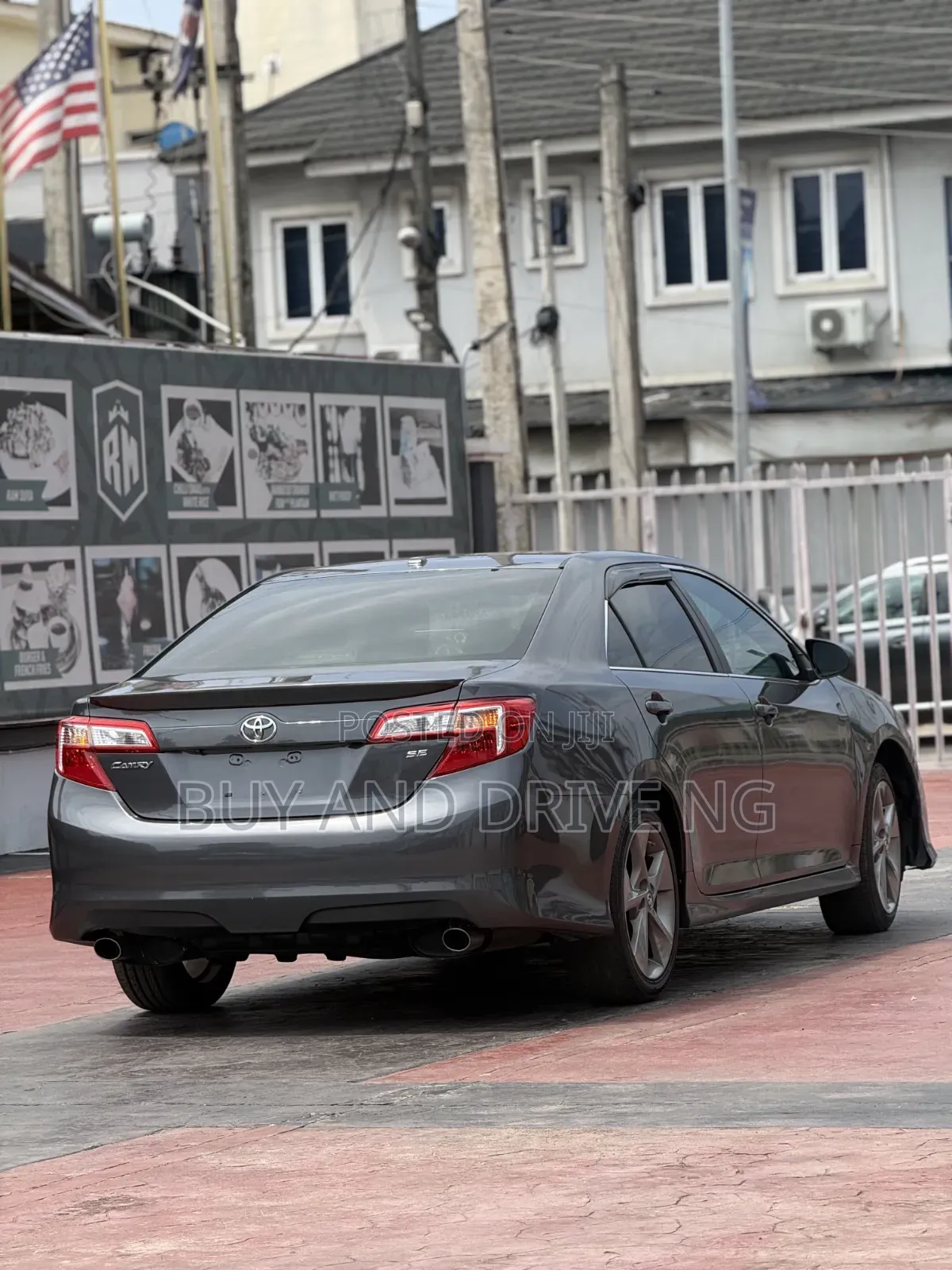 Toyota Camry SE 4dr Sedan (2.5L 4cyl 6A) 2012 Gray