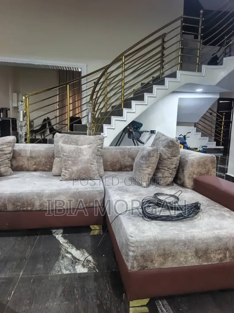9bdrm Duplex in Jesus Close, Sars for sale