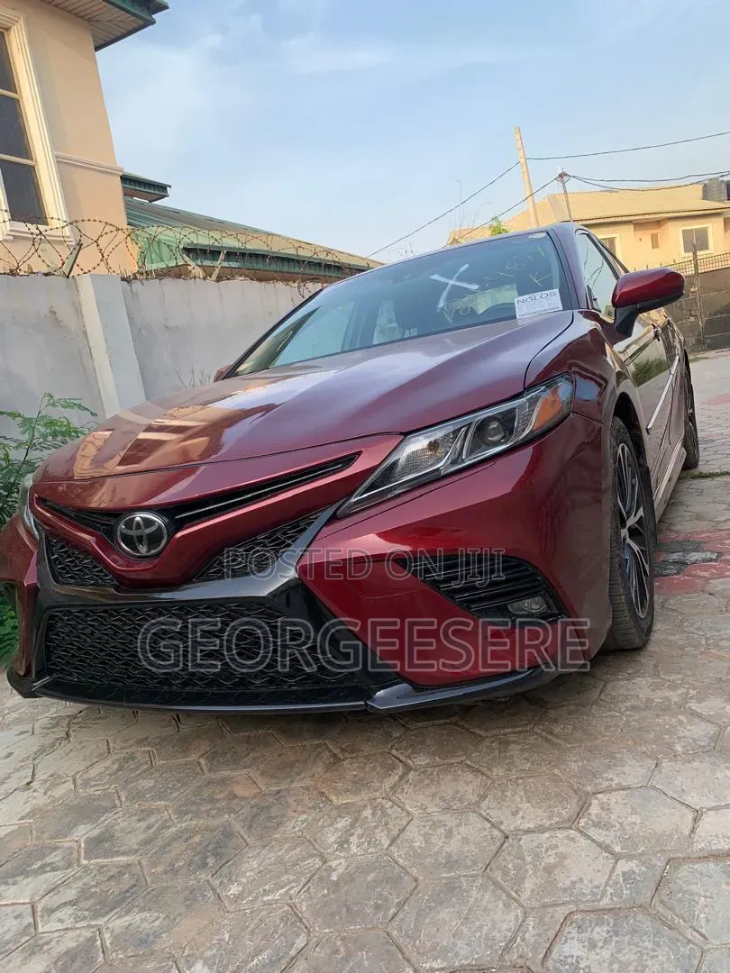 Toyota Camry 2018 Red