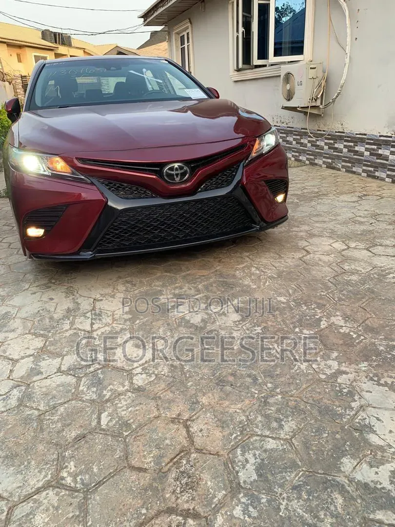 Toyota Camry 2018 Red
