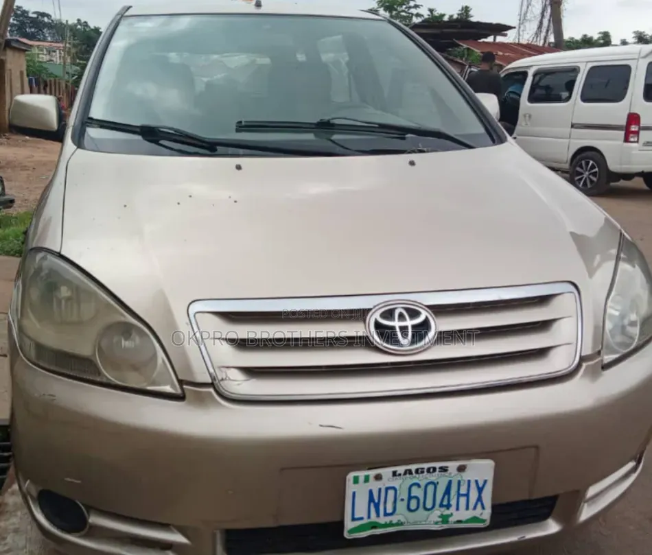 Toyota Avensis Verso 2001 Beige