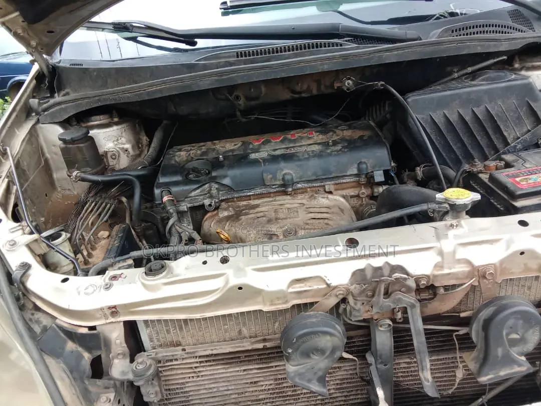 Toyota Avensis Verso 2001 Beige