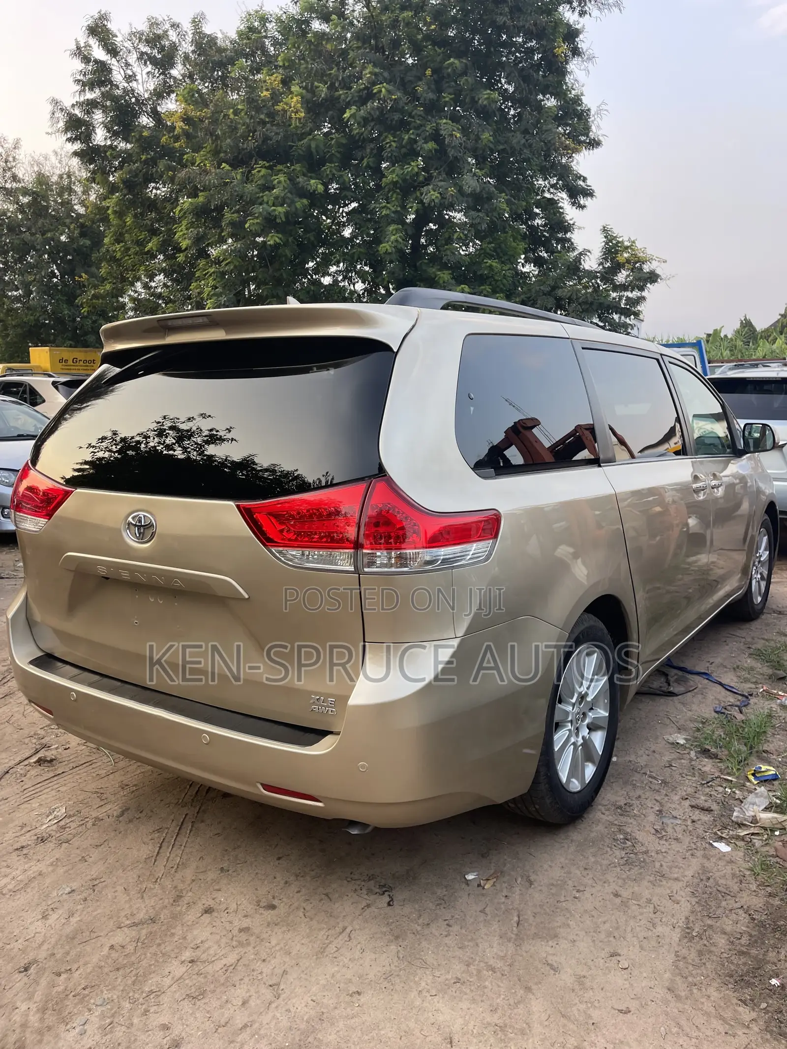 Toyota Sienna XLE 7 Passenger 2012 Gold