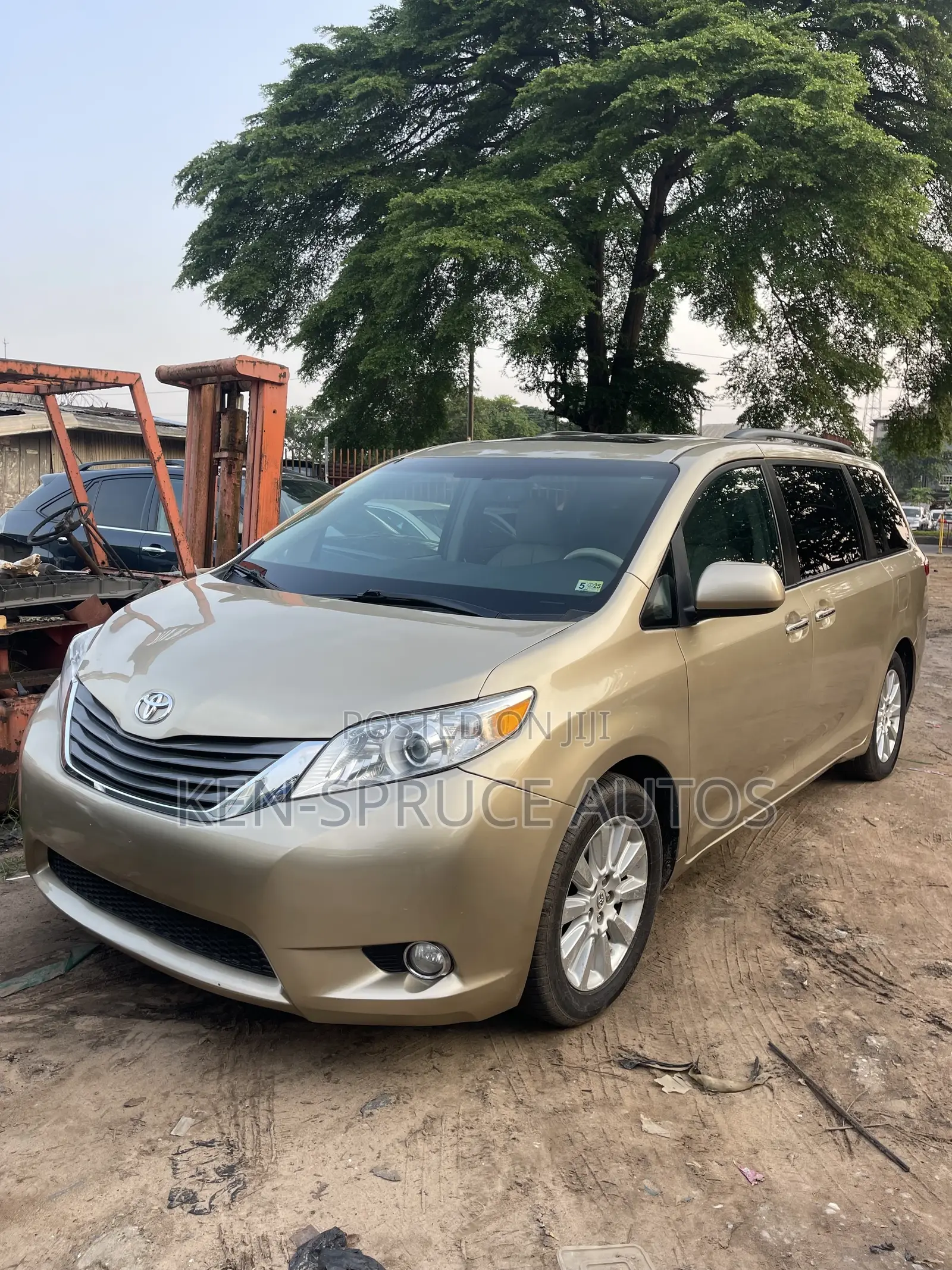 Toyota Sienna XLE 7 Passenger 2012 Gold
