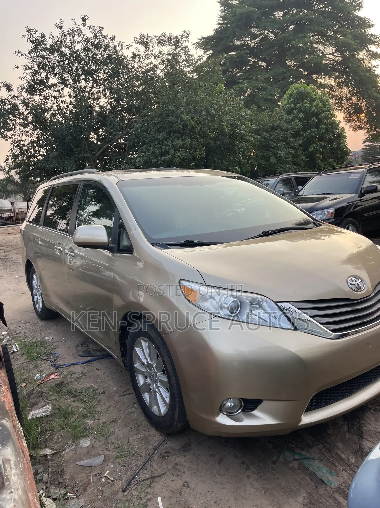 Toyota Sienna XLE 7 Passenger 2012 Gold