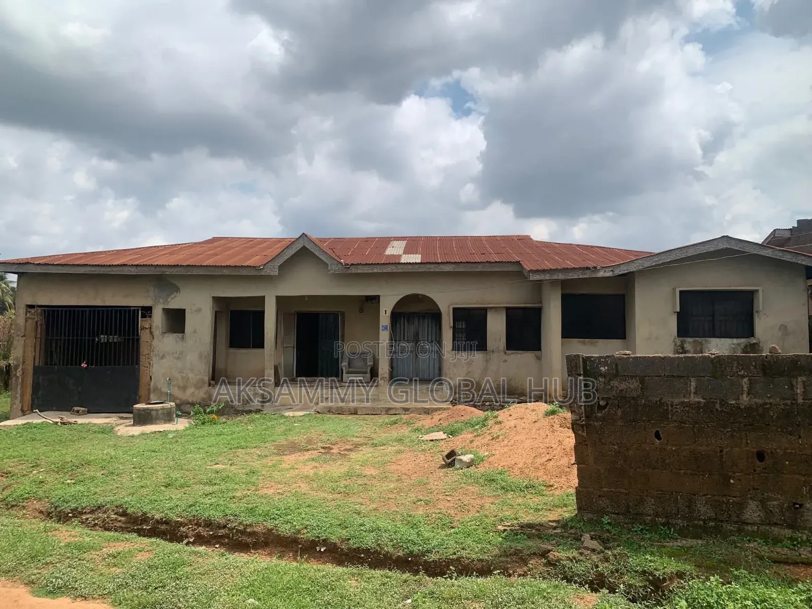 6bdrm Block Of Flats In Ajibode Estate, Ibadan For Sale