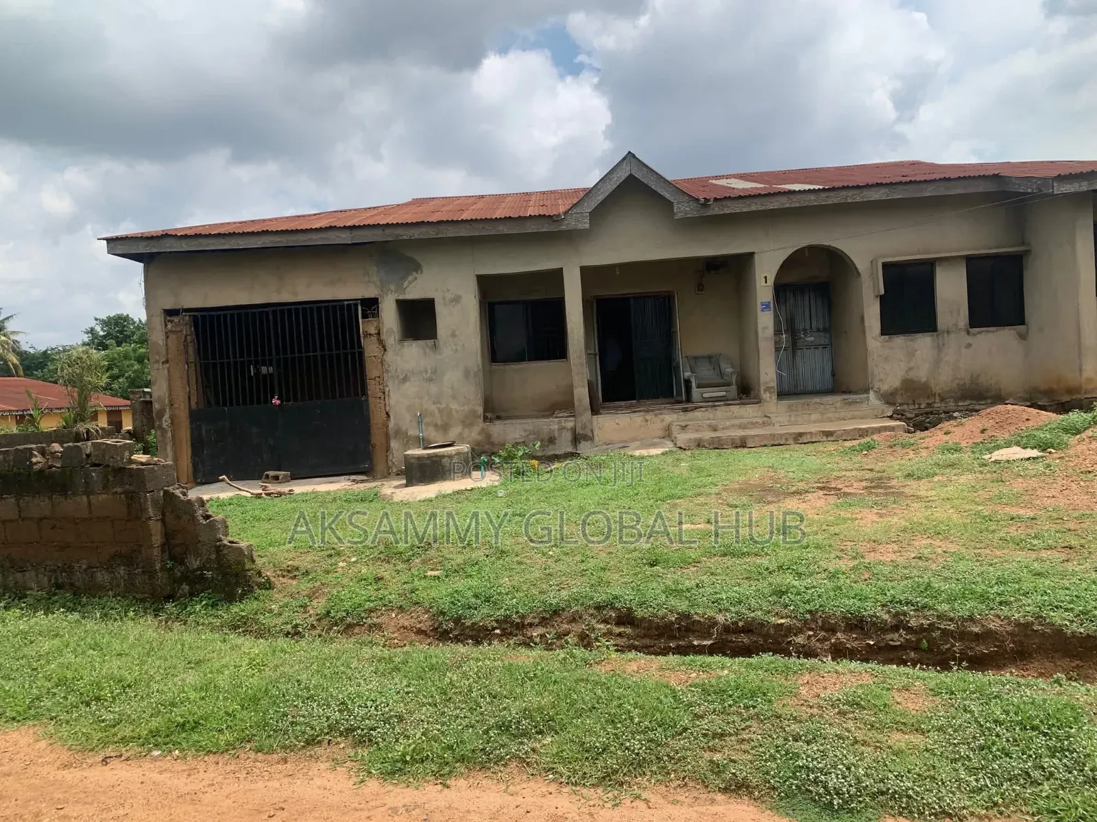 6bdrm Block Of Flats In Ajibode Estate, Ibadan For Sale