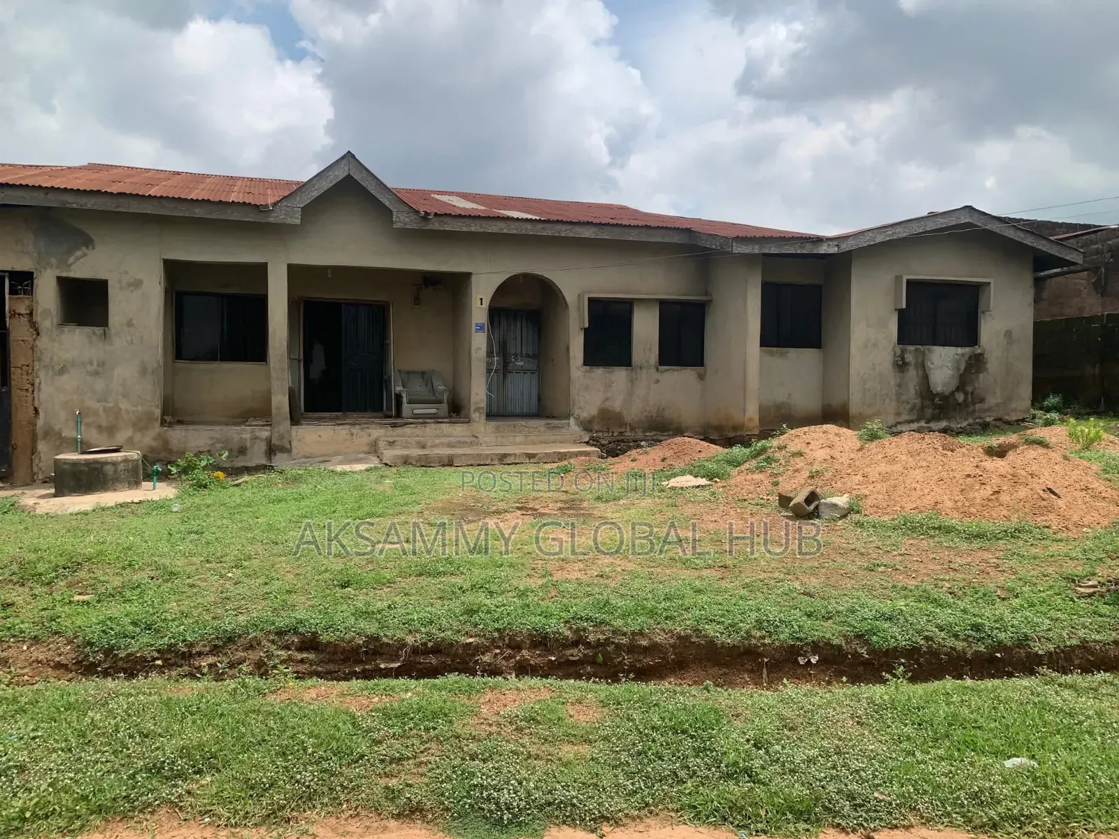 6bdrm Block Of Flats In Ajibode Estate, Ibadan For Sale