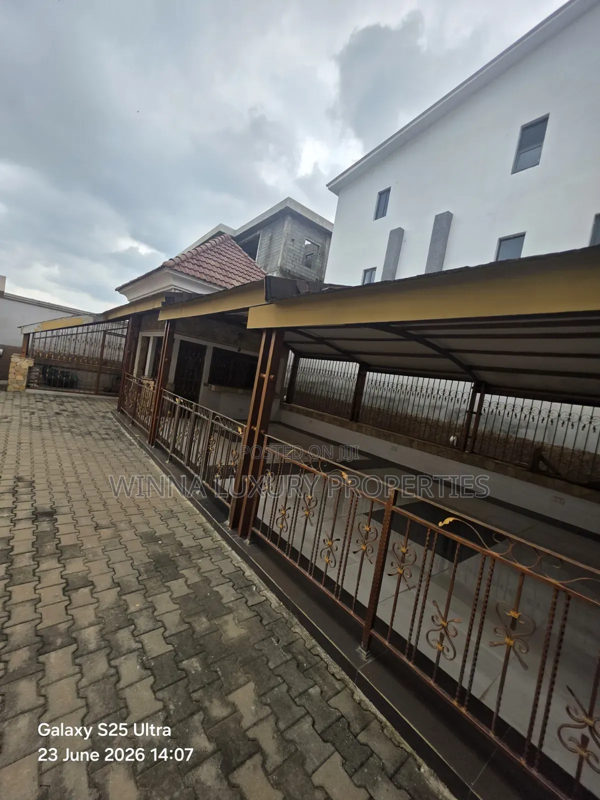 20bdrm Apartment in Guzape for rent