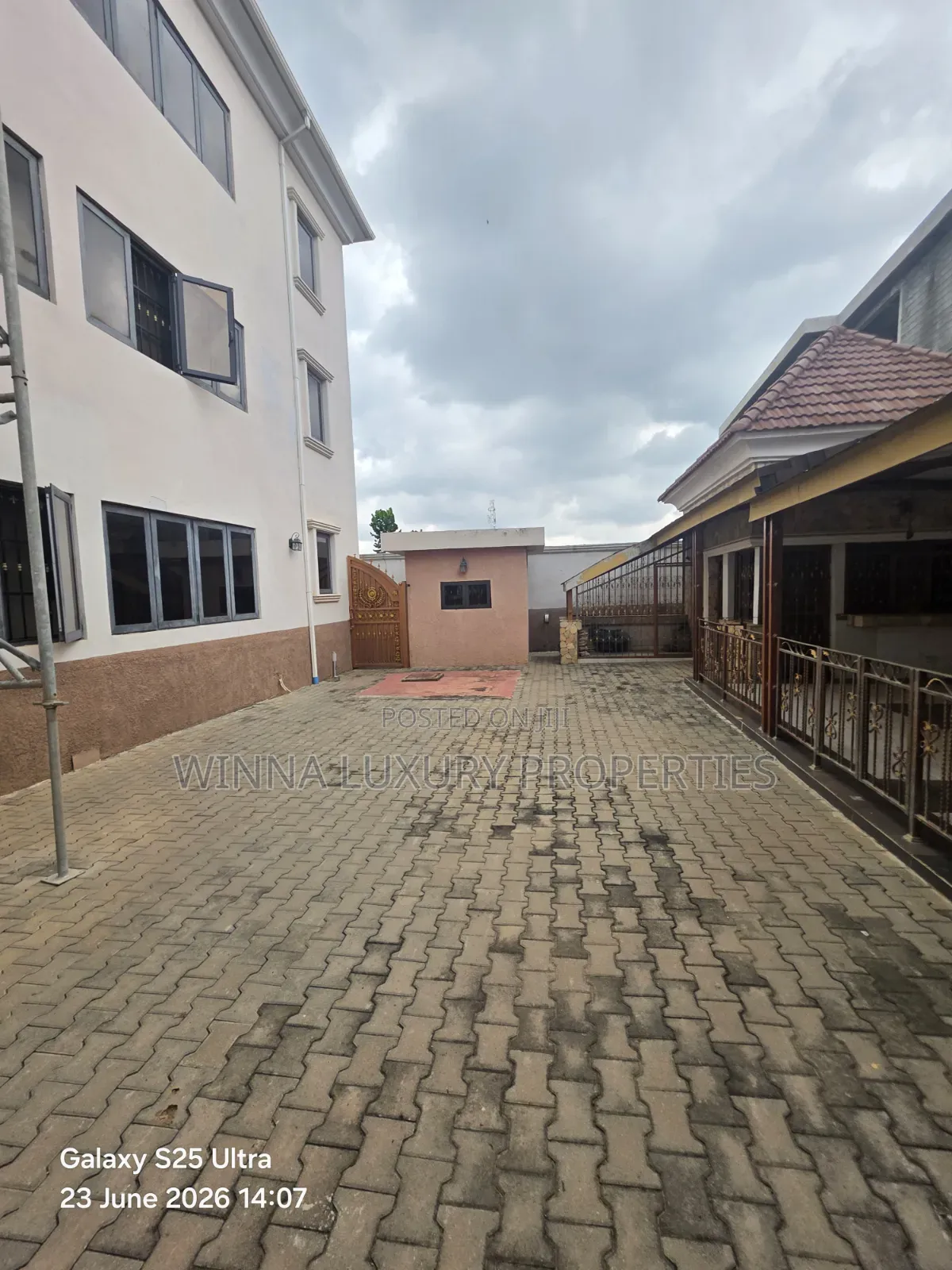 20bdrm Apartment in Guzape for rent