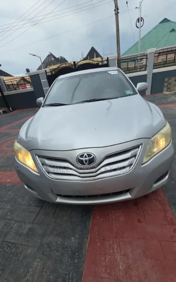 Toyota Camry 2010 Silver