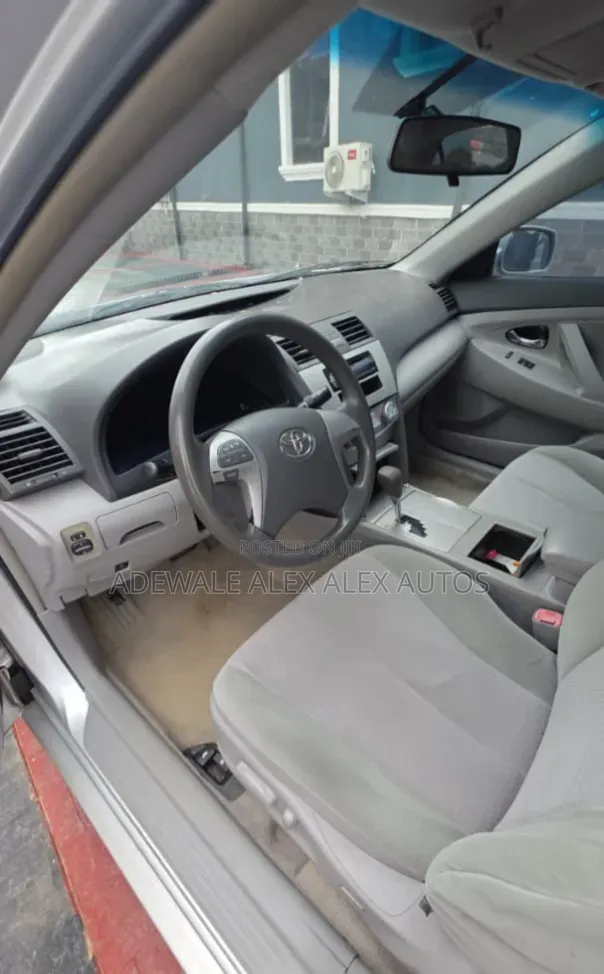 Toyota Camry 2010 Silver