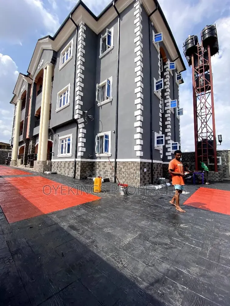 2bdrm Block of Flats in Ringroad for rent