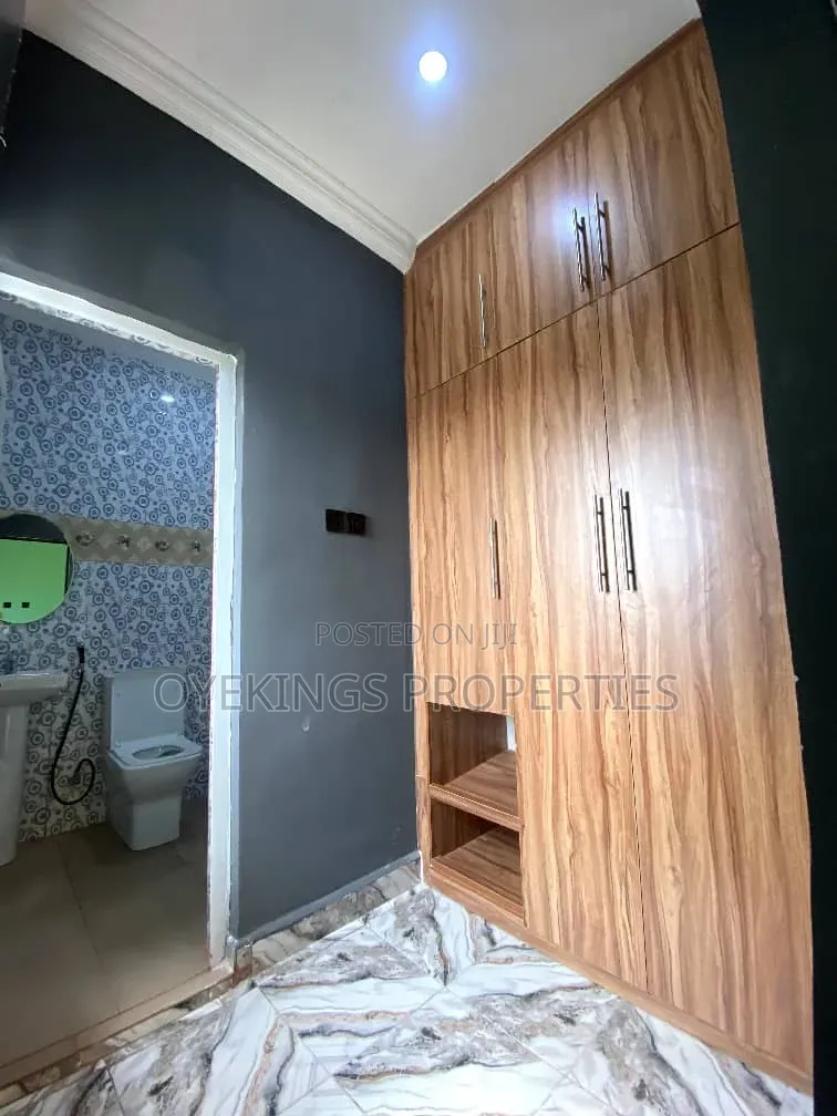 2bdrm Block of Flats in Ringroad for rent