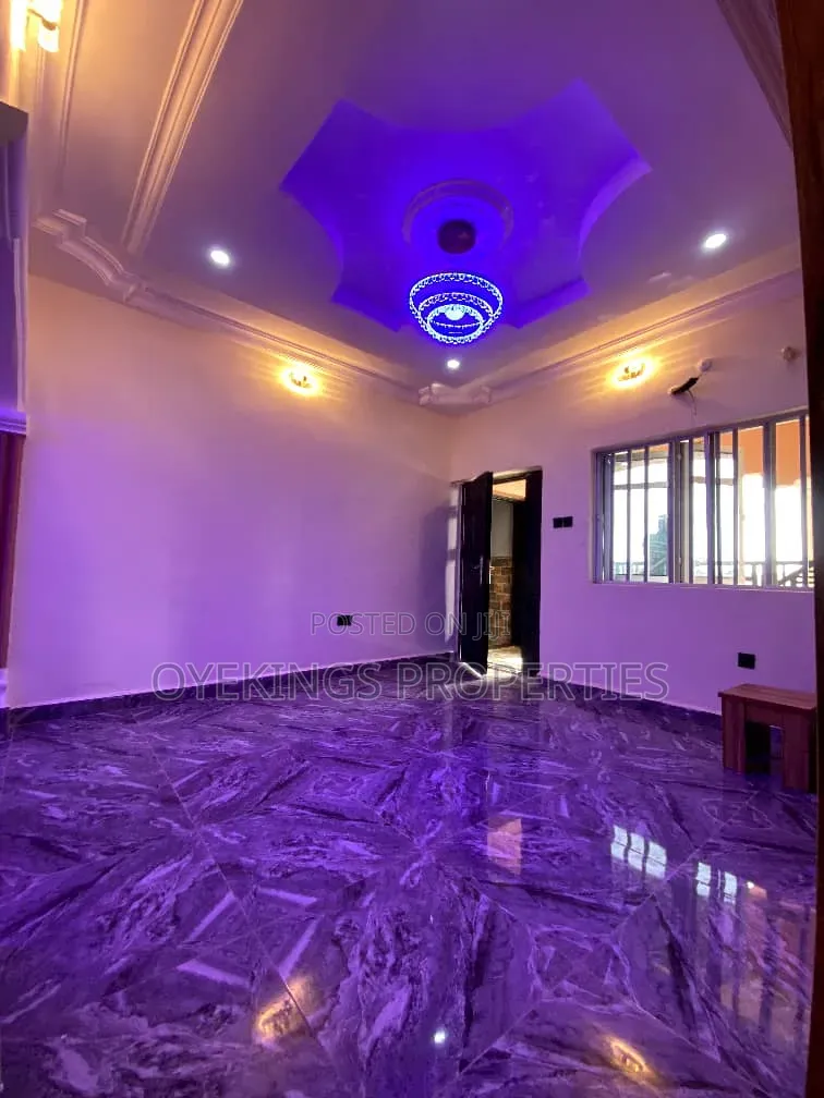 2bdrm Block of Flats in Ringroad for rent