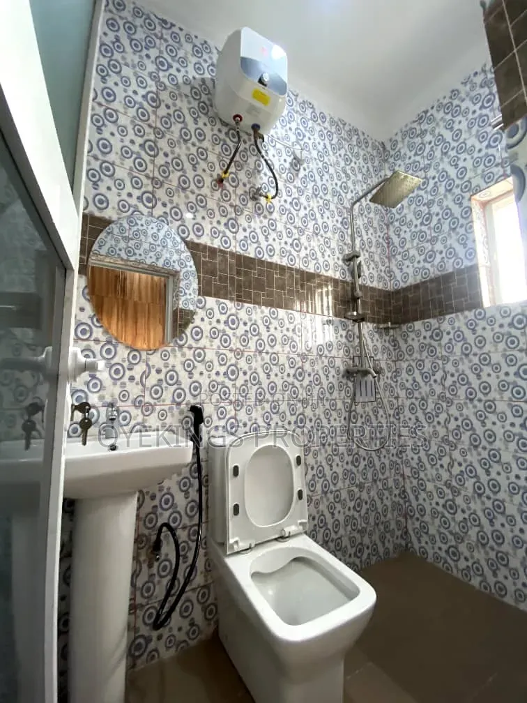 2bdrm Block of Flats in Ringroad for rent