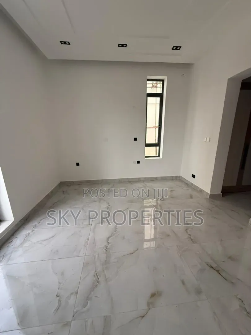 5bdrm Duplex in Periwinkle, Lekki Phase 1 for rent