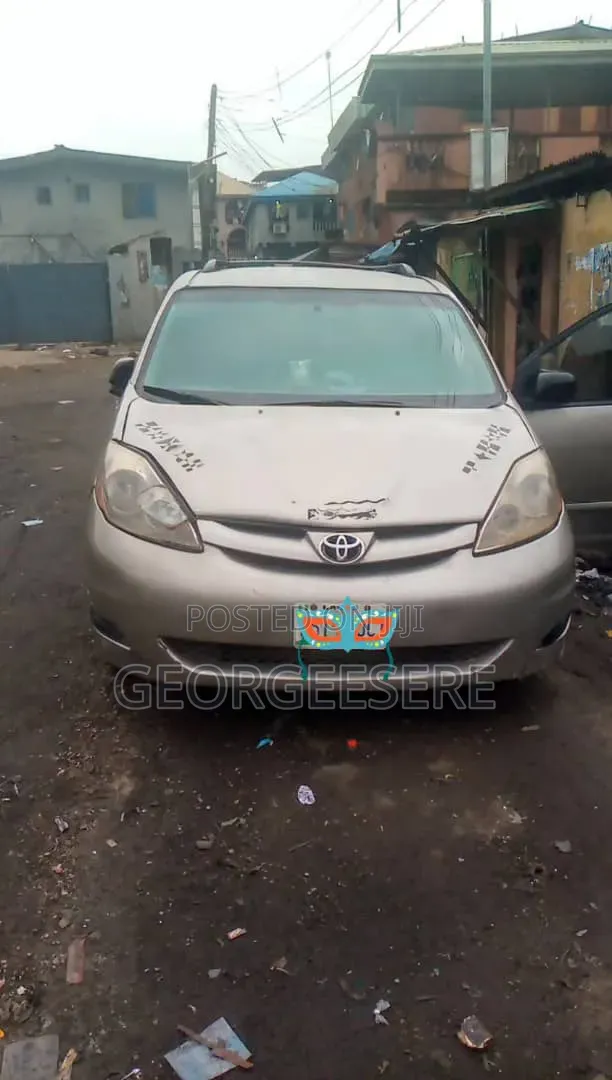 Toyota Sienna 2006 Gold
