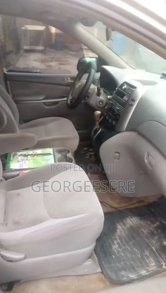Toyota Sienna 2006 Gold