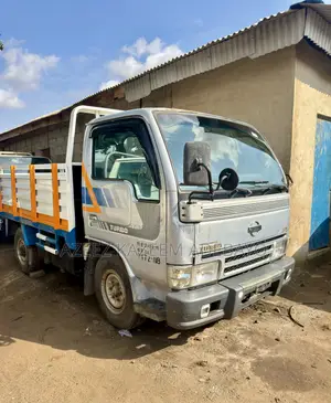 Nissan Cabstar 2000 White
