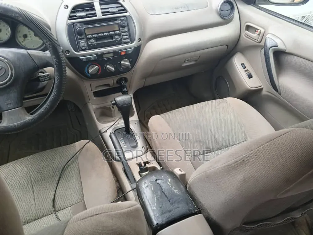 Toyota RAV4 2001 White