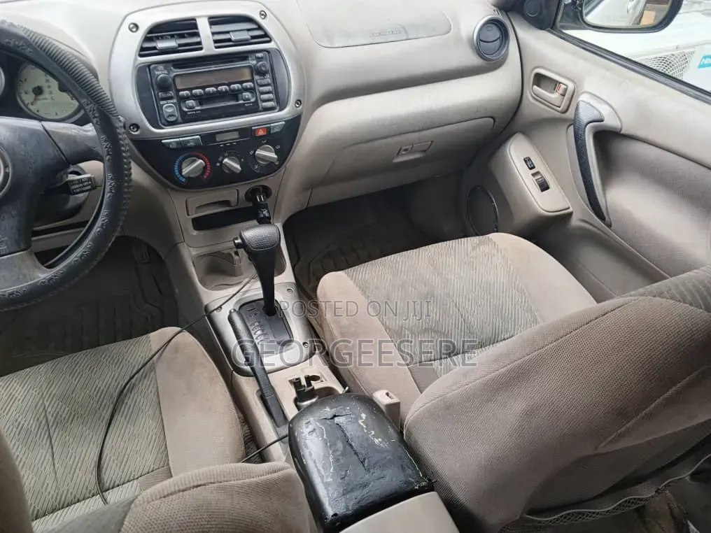 Toyota RAV4 2001 White