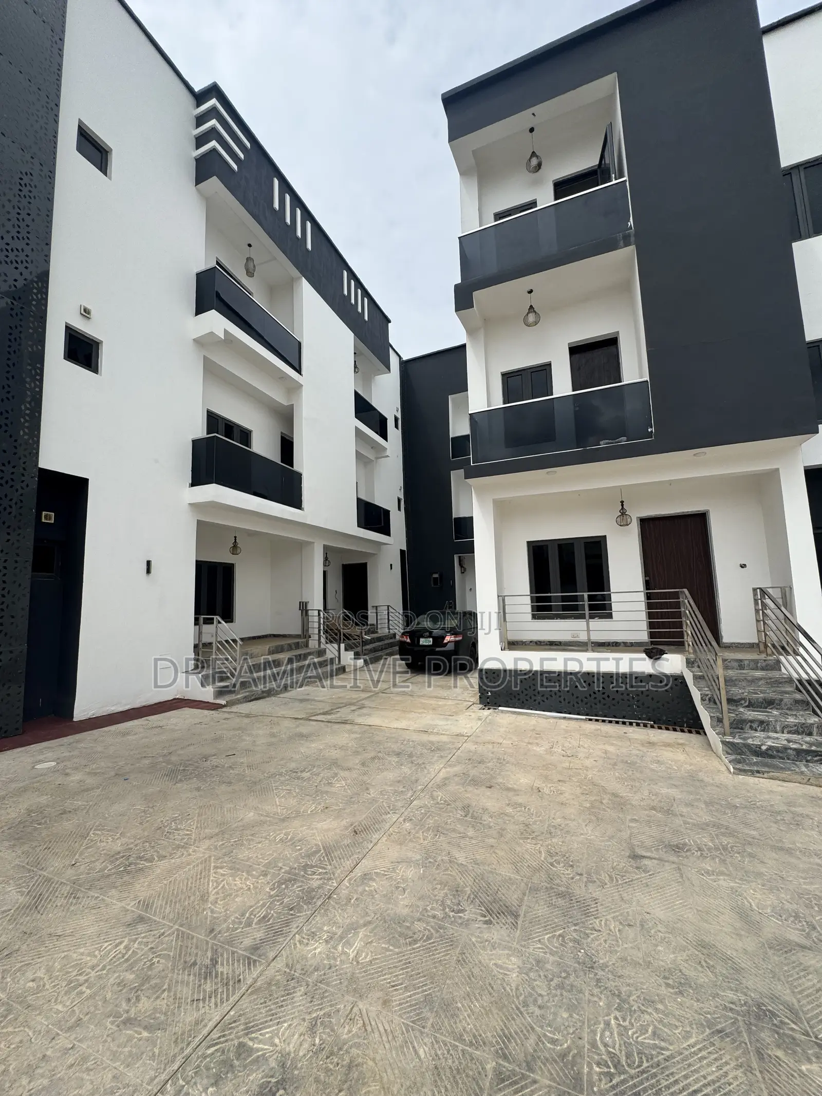 4bdrm Duplex in Life Camp for sale