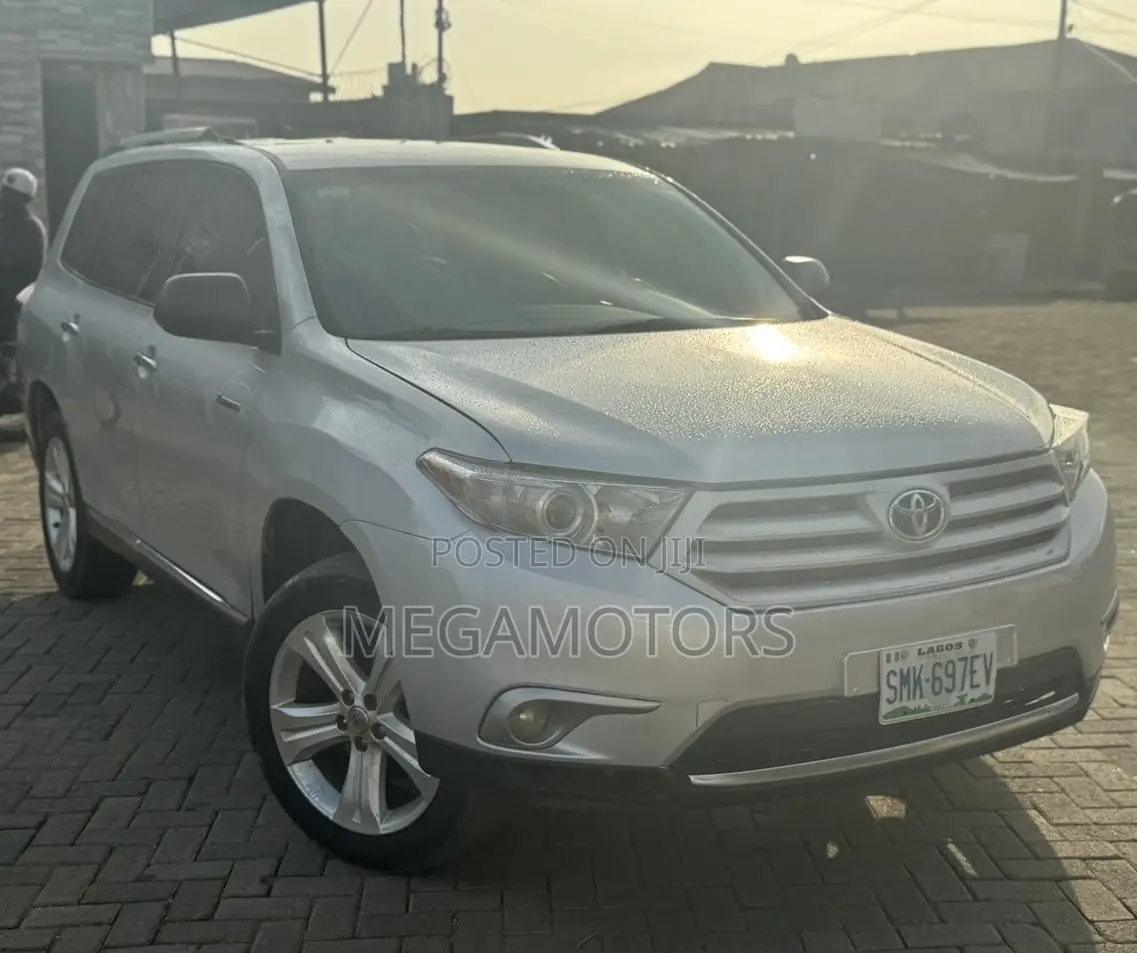 Toyota Highlander Limited 3.5l 4WD 2013 Silver