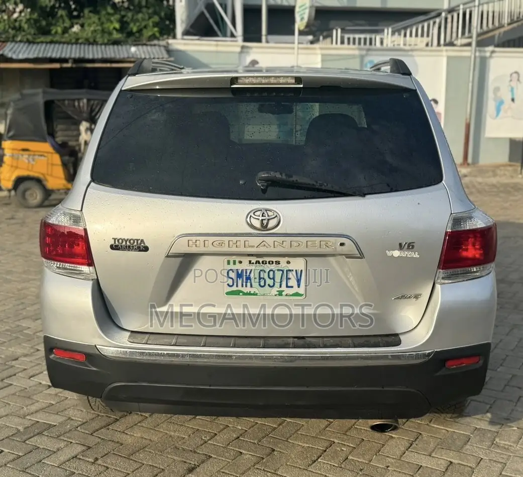 Toyota Highlander Limited 3.5l 4WD 2013 Silver