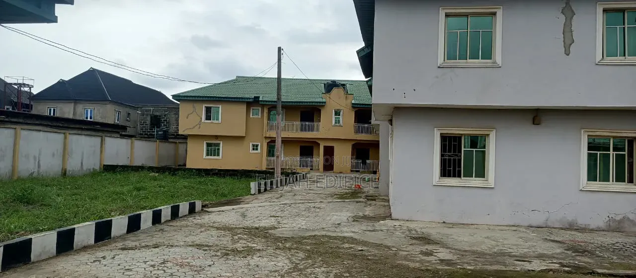 Furnished 16bdrm Block of Flats in Alakuko for sale